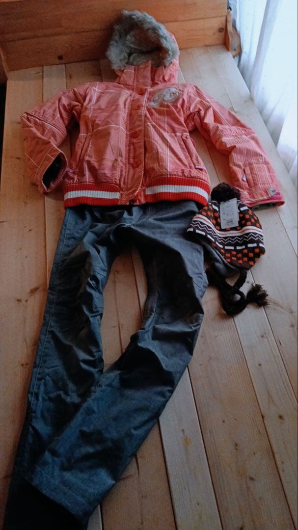 ROXYトップス＆ESTIVOサロペット【Ｍ〜L】上下セット＋ビーニー付き