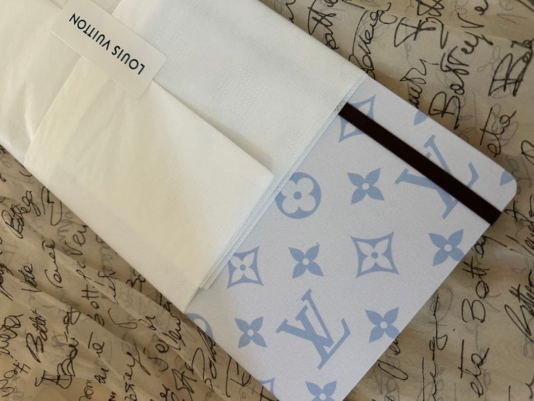 【未使用】LOUIS VUITTON ロゴ入りノート ギフトボックス付き