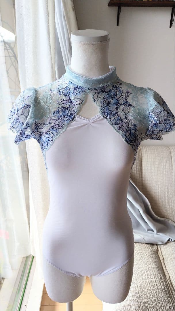 再販)Ｓ～Ｍ／華やかな青い花が浮かび上がるサックスブルーと白娘役ドレスレオタード