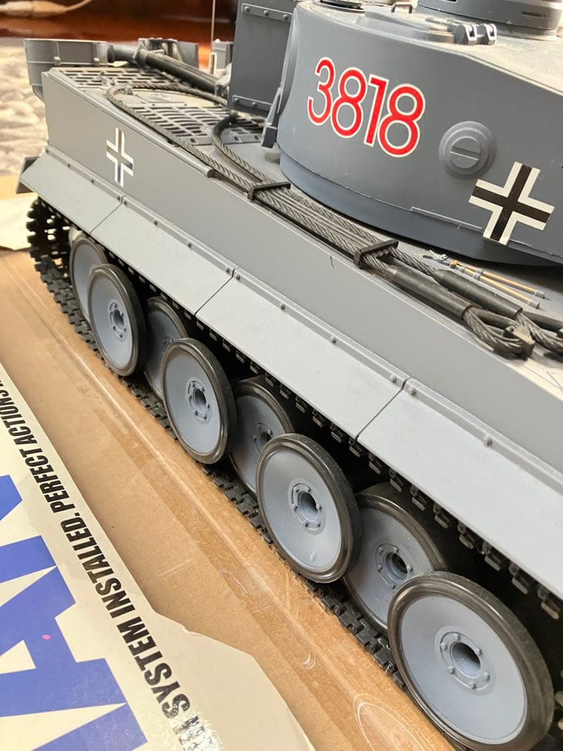 1/16サイズ戦車ラジコン　ジャーマンタイガーI型ヘンロン3818 スモーキング