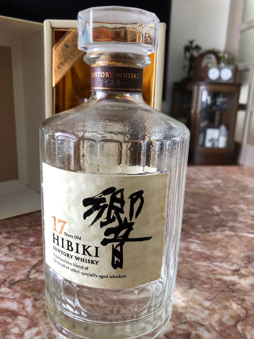 サントリーウイスキー　響17年　旧ボトル　金キャップ➕響17年表記有りの空瓶