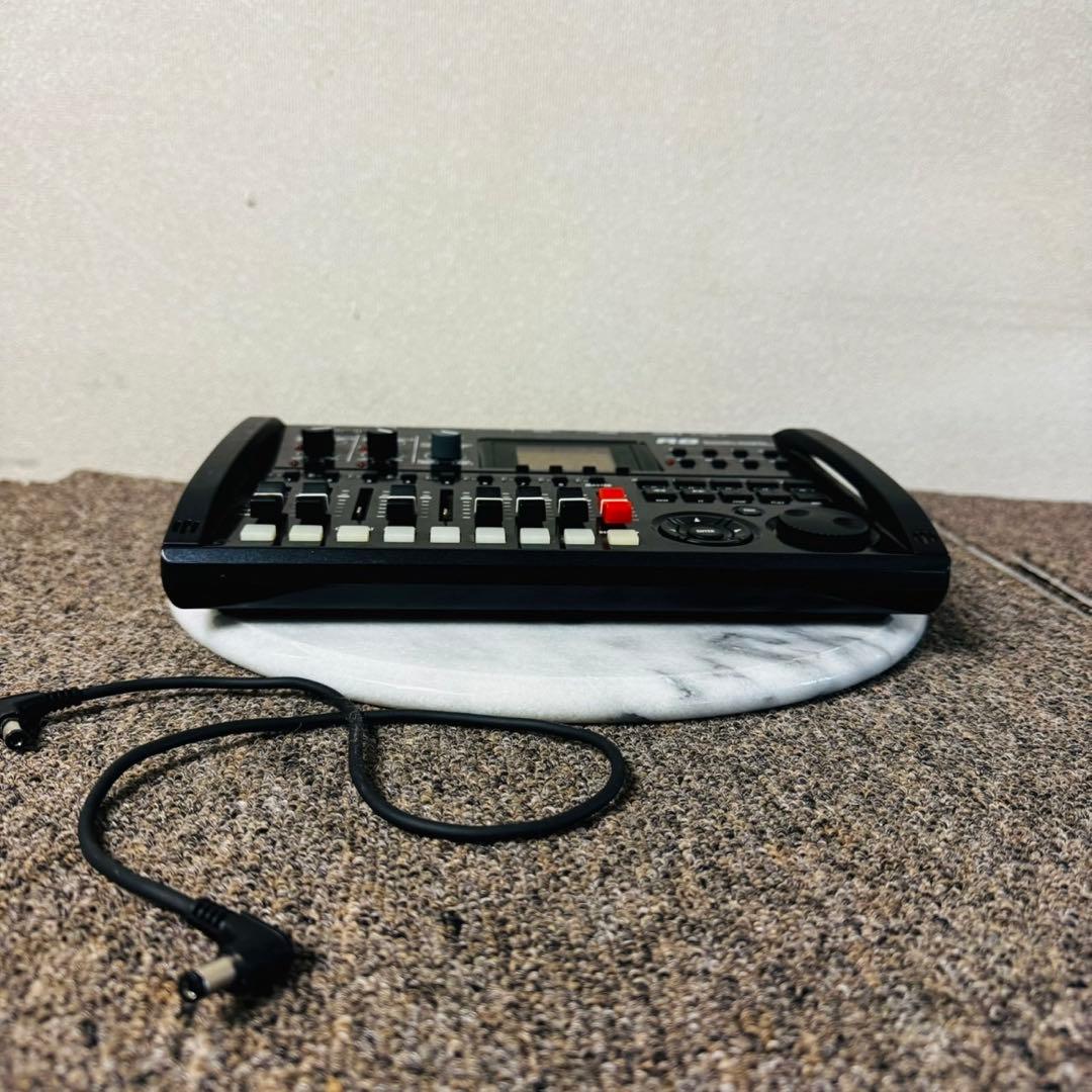 D1早い者勝ち！ZOOM R8マルチトラックレコーダー 8トラック同時再生✨