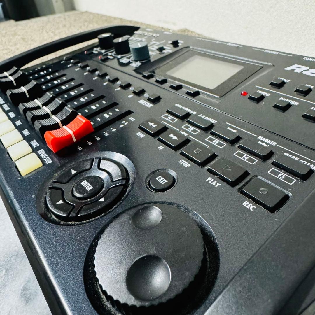 D1早い者勝ち！ZOOM R8マルチトラックレコーダー 8トラック同時再生✨