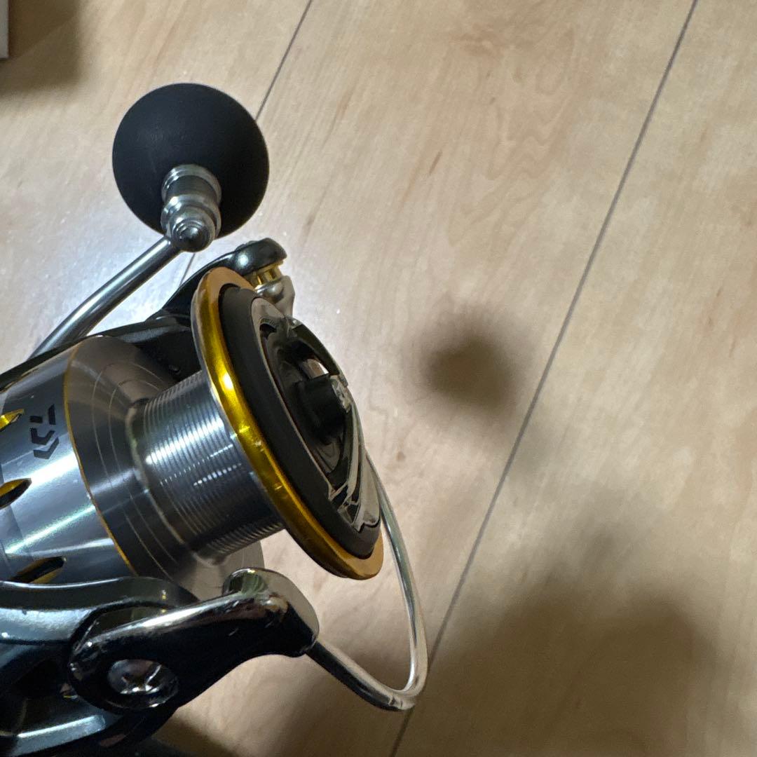 ダイワ 18ブラストLT5000D ドレスリールスタンド付　中古リール