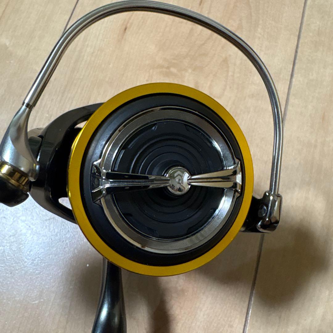 ダイワ 18ブラストLT5000D ドレスリールスタンド付　中古リール