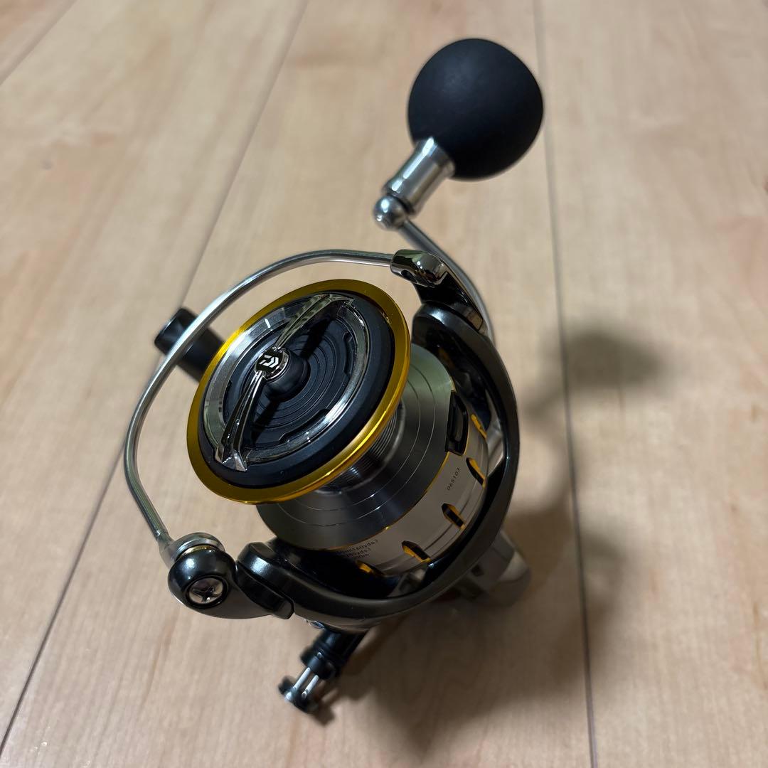 ダイワ 18ブラストLT5000D ドレスリールスタンド付　中古リール