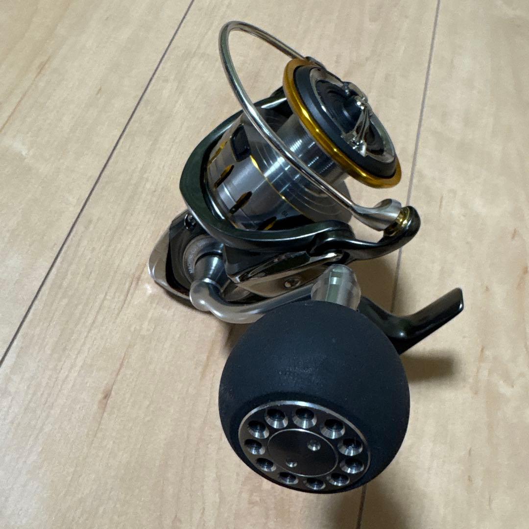 ダイワ 18ブラストLT5000D ドレスリールスタンド付　中古リール