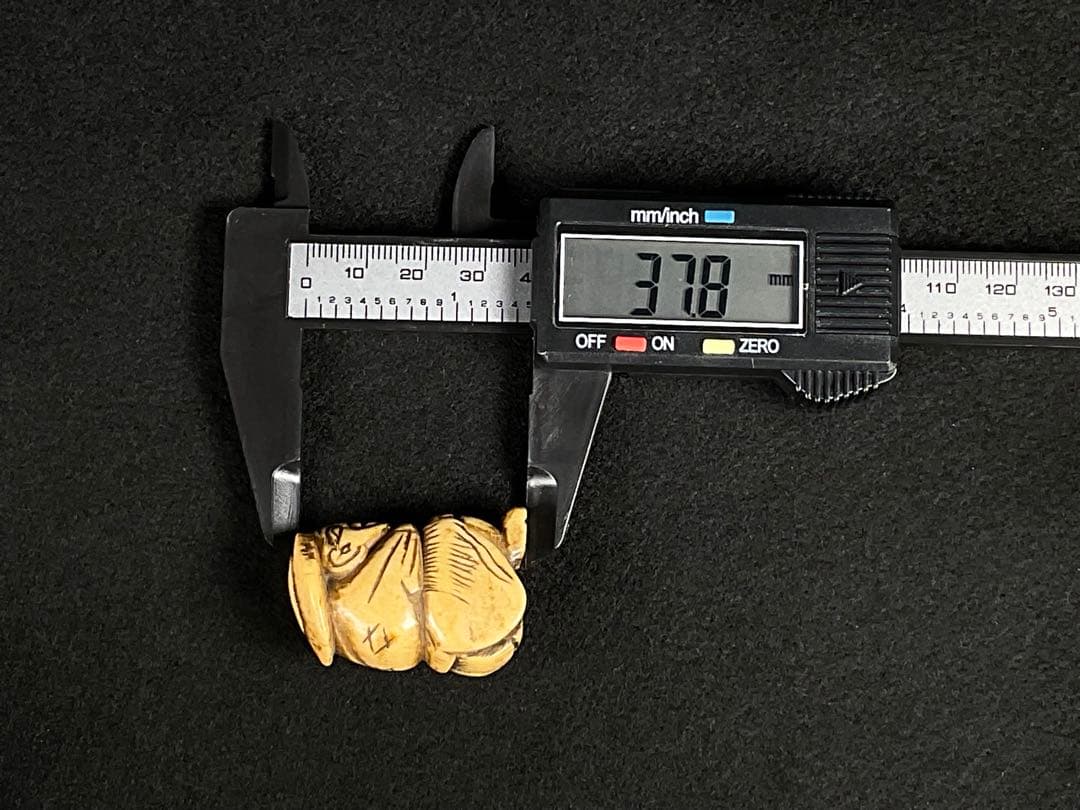 根付　提げ物　仏手柑・人物　２点　鹿角　彫刻