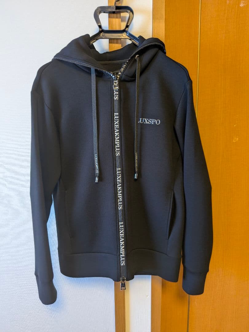 【新品】LUXE AKM PLUS 軽量スウェットバックロゴパーカーセットアップ