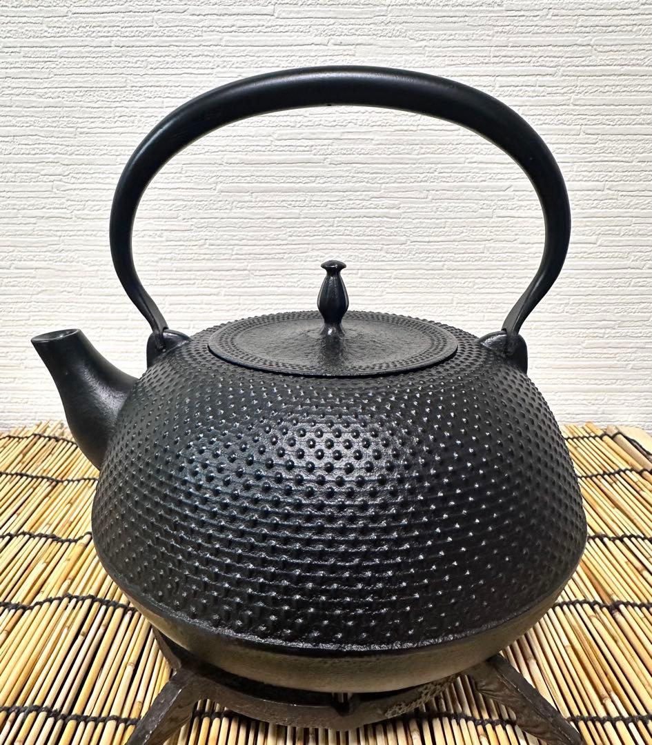 南部盛榮堂造１８型アラレ　南部岩鋳造　鉄瓶台セット　maisonnnn様売約済み