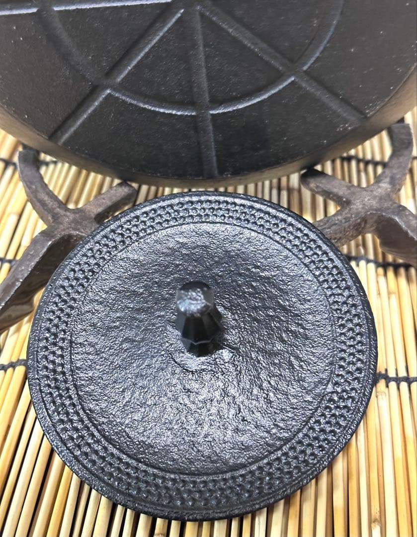 南部盛榮堂造１８型アラレ　南部岩鋳造　鉄瓶台セット　maisonnnn様売約済み