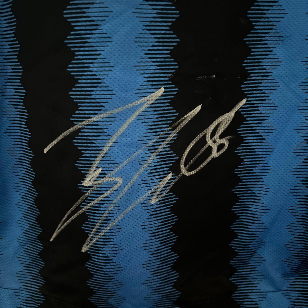 長友佑都 直筆サイン入りユニフォーム