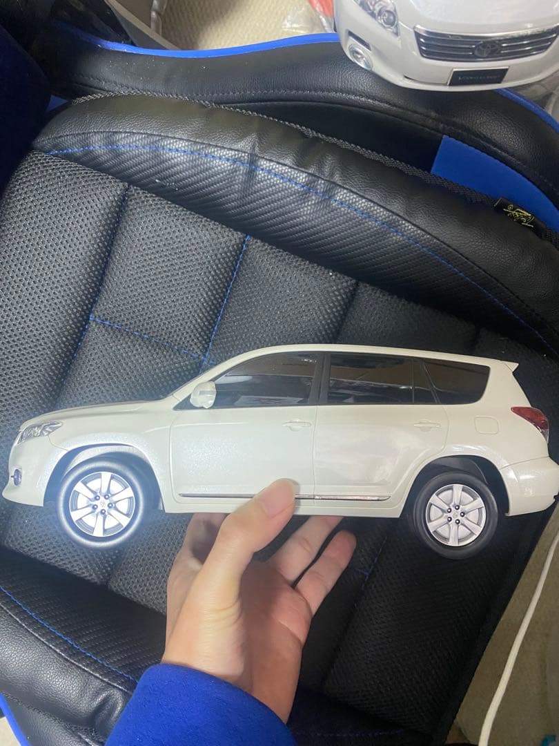 馬*様 トヨタ　Vanguard モデルチェンジカラーサンプルミニカー