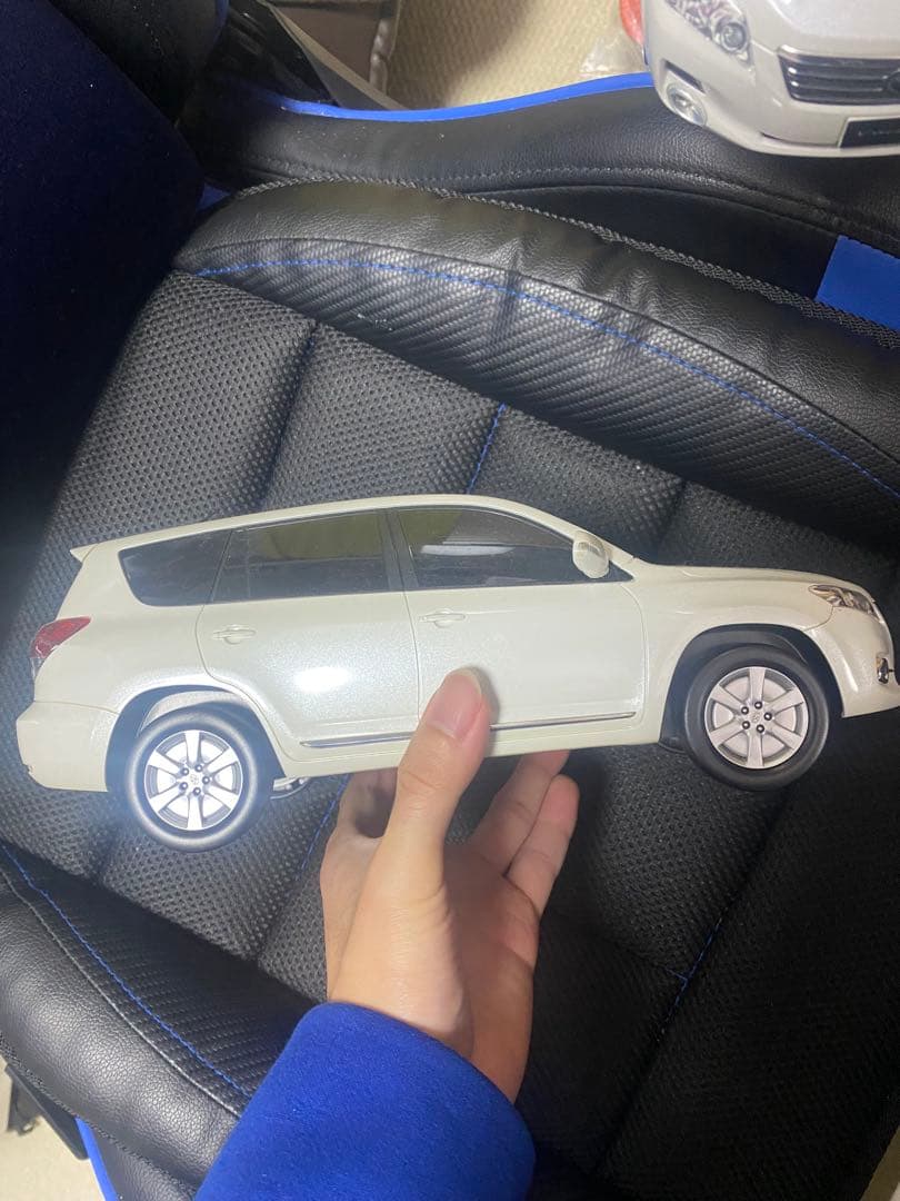 馬*様 トヨタ　Vanguard モデルチェンジカラーサンプルミニカー