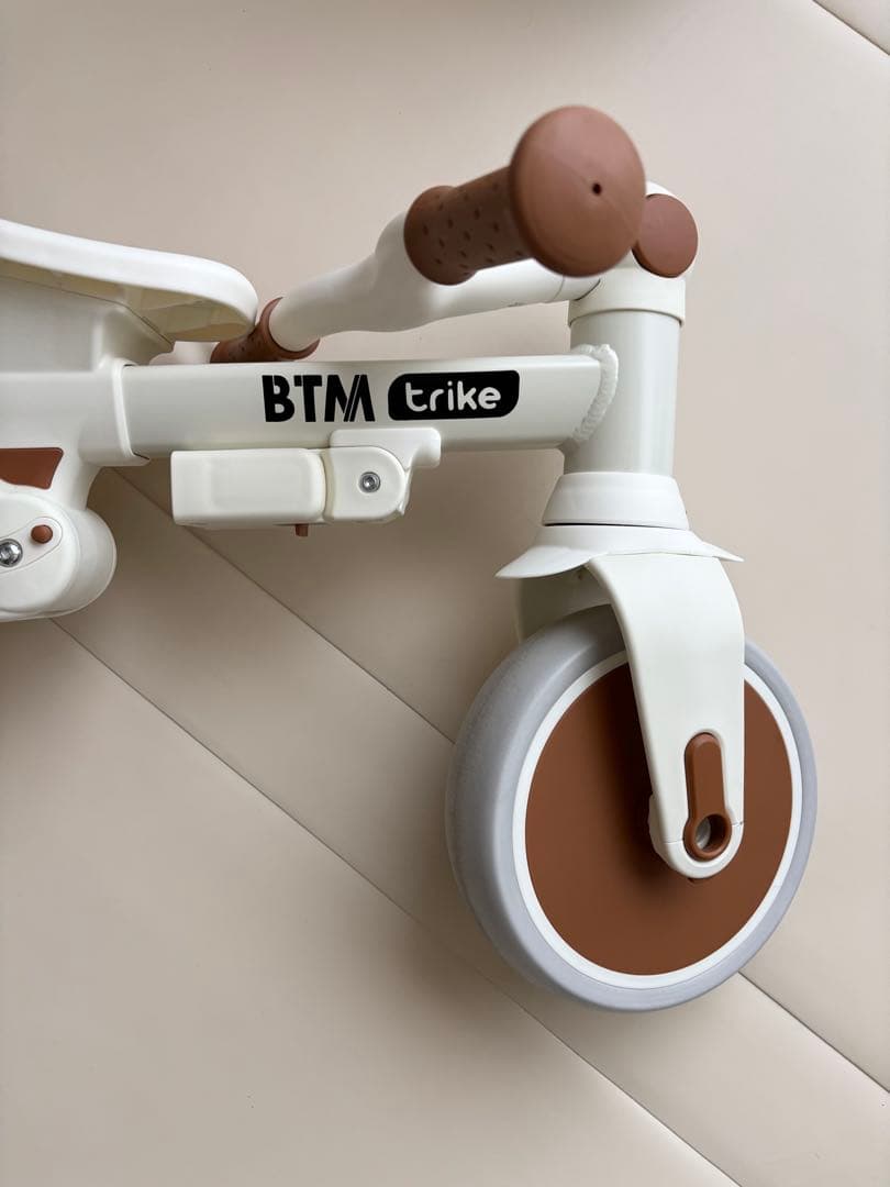 にゃん　BTM 三輪車　完全折り畳みタイプ　ベージュ×ブラウン