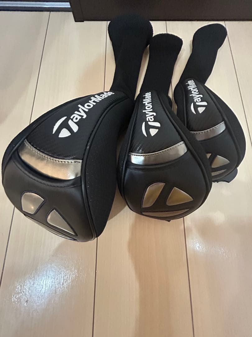 ※最終値下げ 2025テーラーメイド キャディバッグ ※ヘッドカバー付き