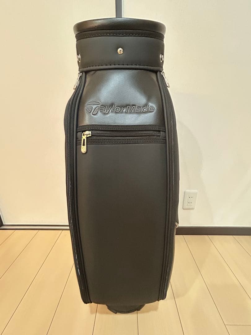 ※最終値下げ 2025テーラーメイド キャディバッグ ※ヘッドカバー付き