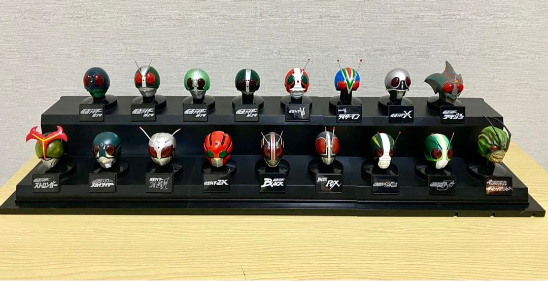 仮面ライダー マスクコレクション プレミアム発光台座ディスプレイ〜序章〜