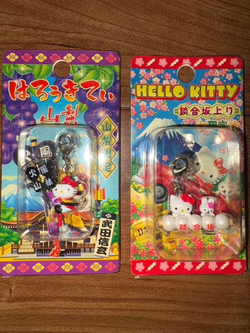 サンリオ　ご当地ハローキティ　ファスナーマスコット　根付けストラップなど32点