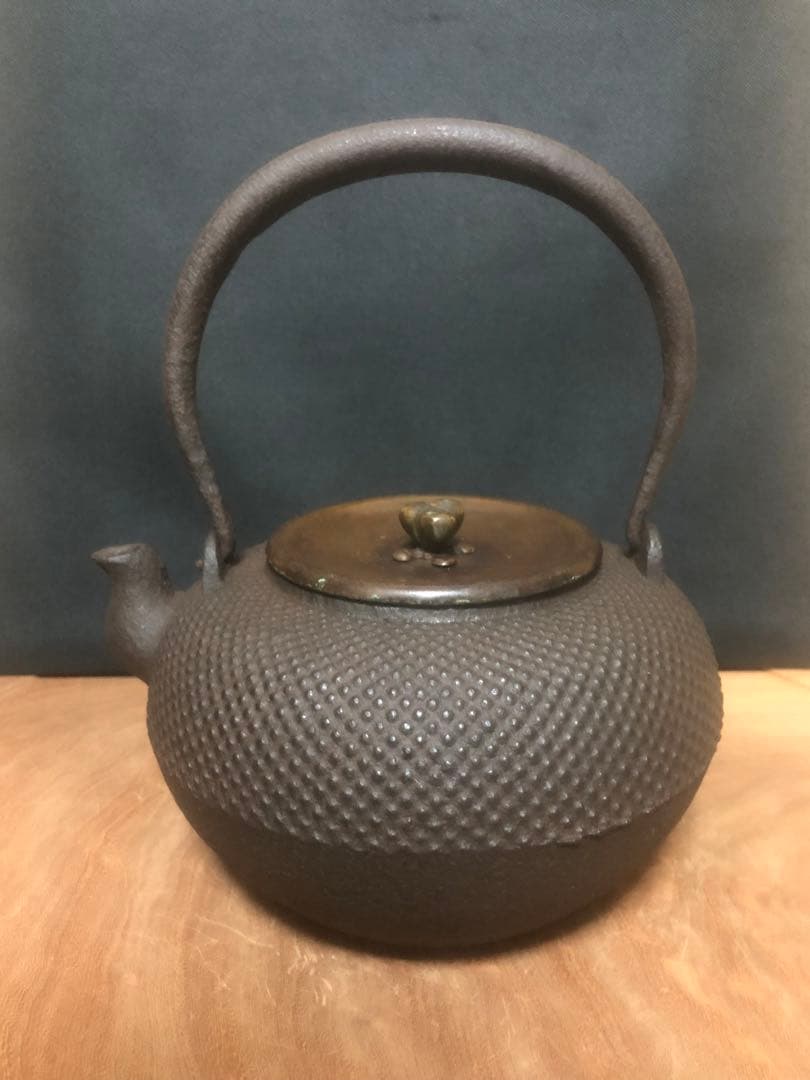 【茶道具】霰（あられ）紋 鉄瓶・在銘『良香』