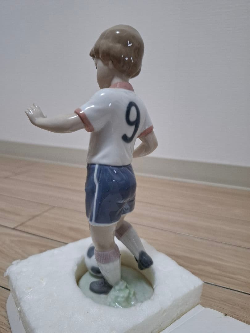 LIADRO サッカー少年 陶器