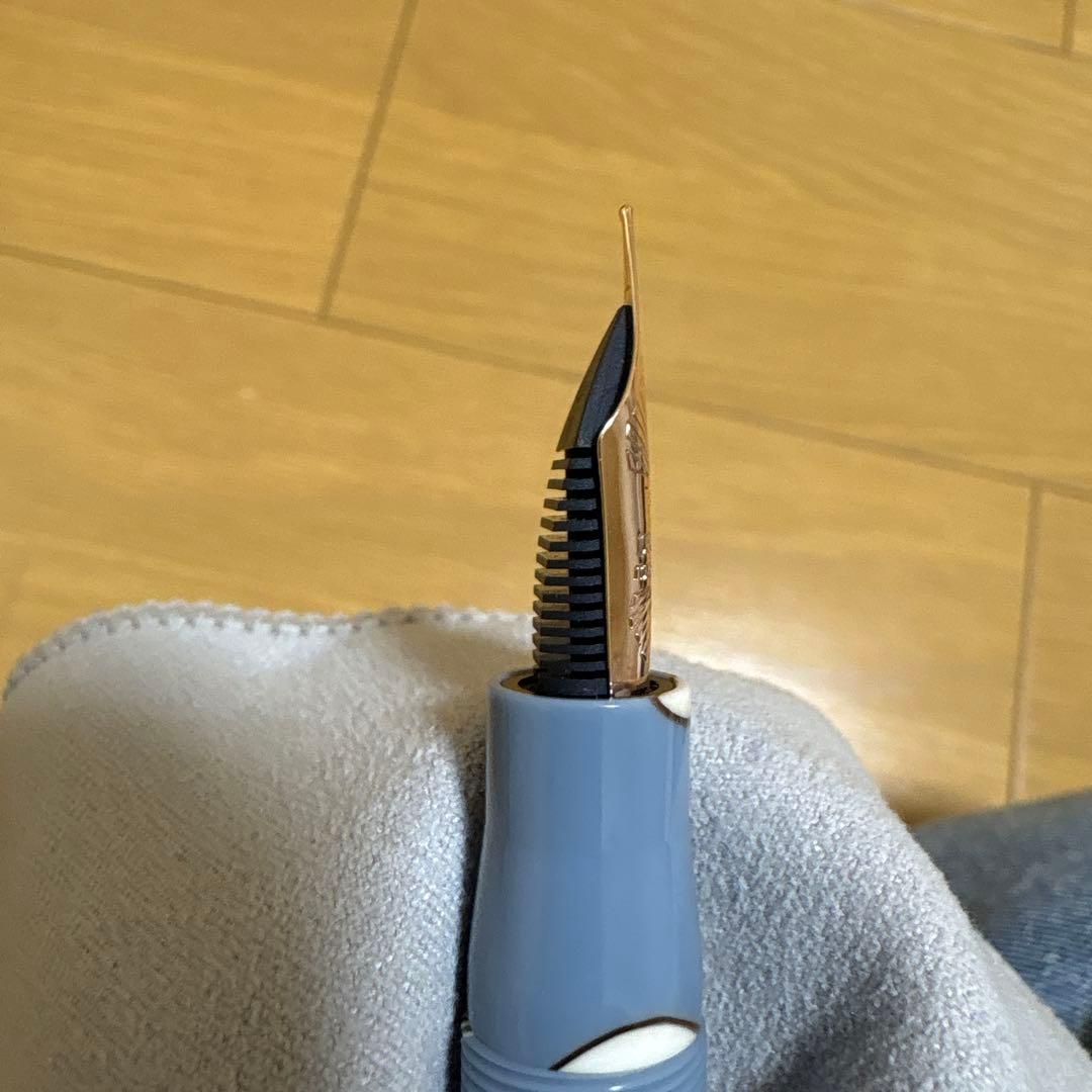 レオナルド モーメントゼロ ヌヴォラ 万年筆 (14Kニブ) EFローズゴールド