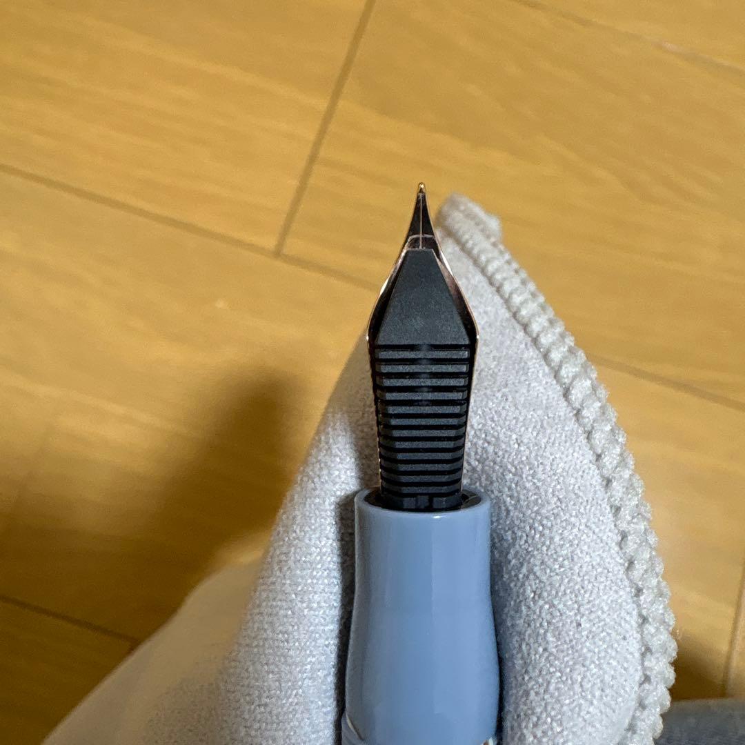 レオナルド モーメントゼロ ヌヴォラ 万年筆 (14Kニブ) EFローズゴールド