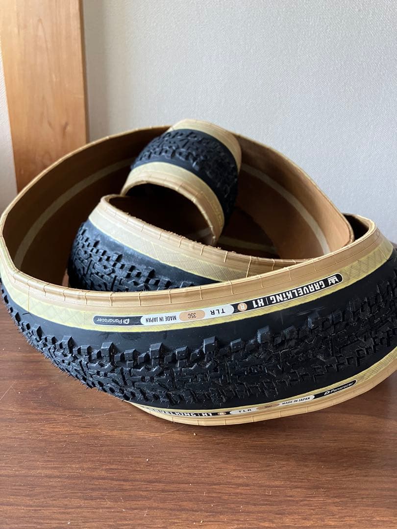 パナレーサー　GRAVELKING X1 R 700x35Cタイヤ 2個セット