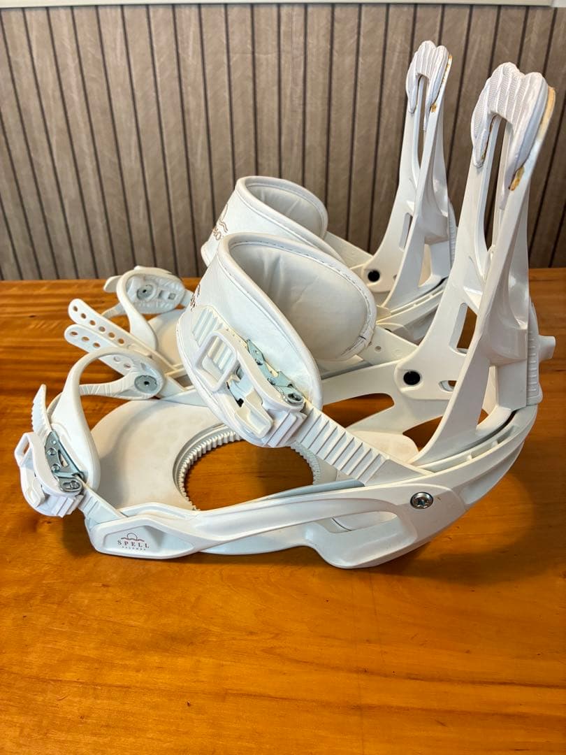 美品 SALOMON SPELL サロモン ビンディング Mサイズ スノボ 白
