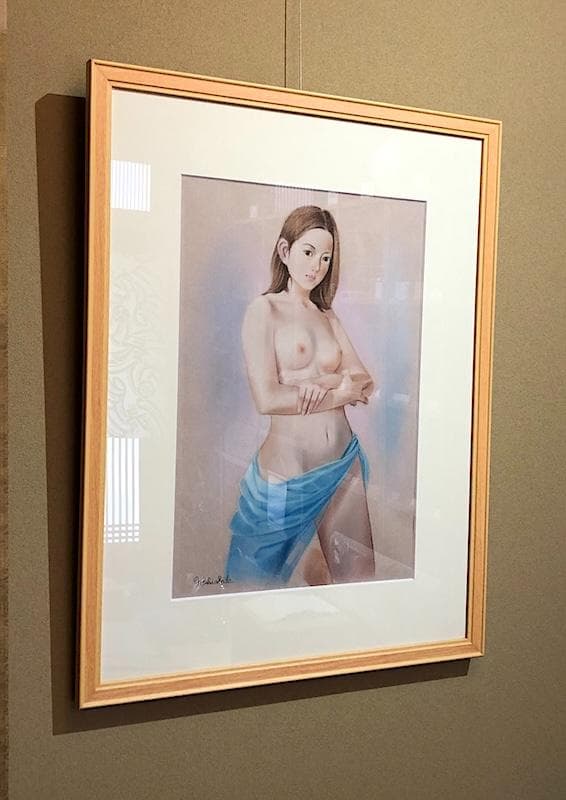 宍戸包義 作　真筆パステル10号　「手を組む裸少女」 額装　無傷　新品同様。