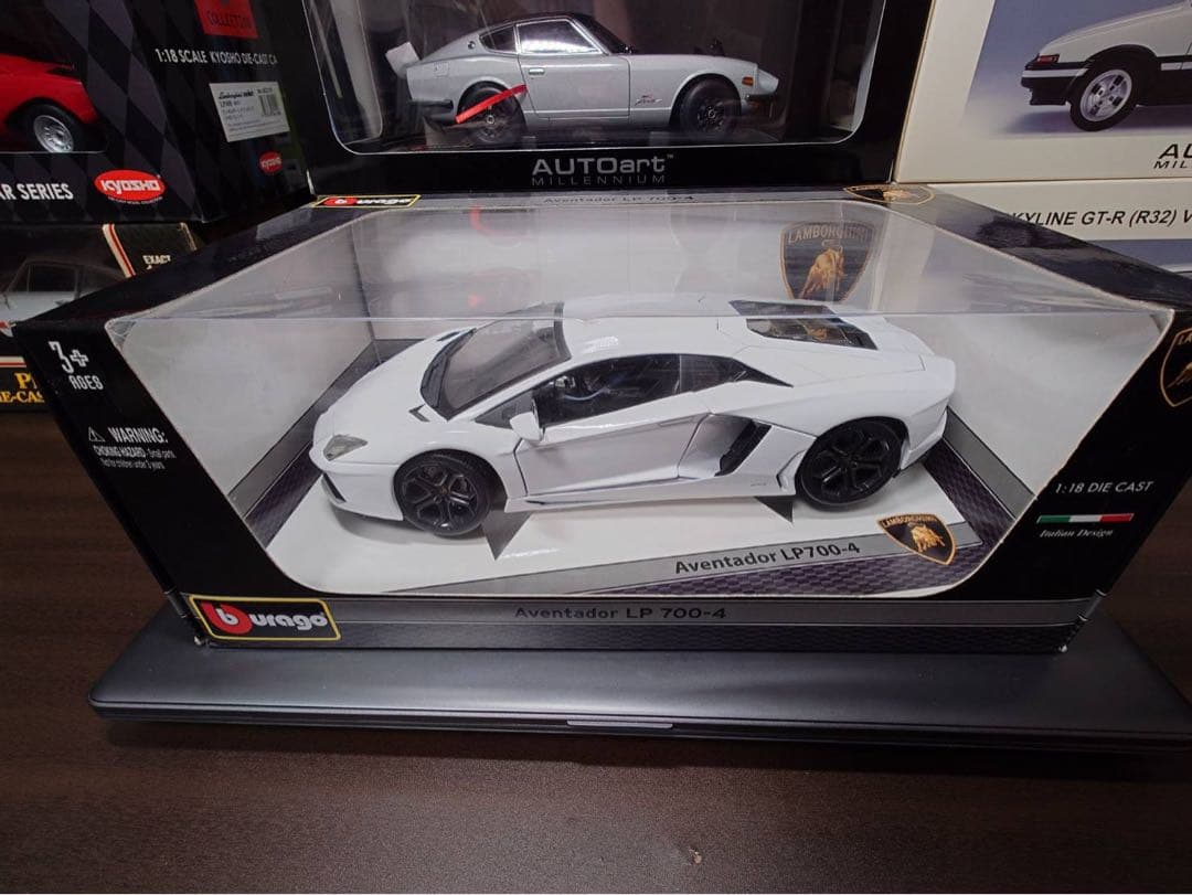 ブラーゴ　burago1/18ミニカー ランボルギーニ アヴェンタドール