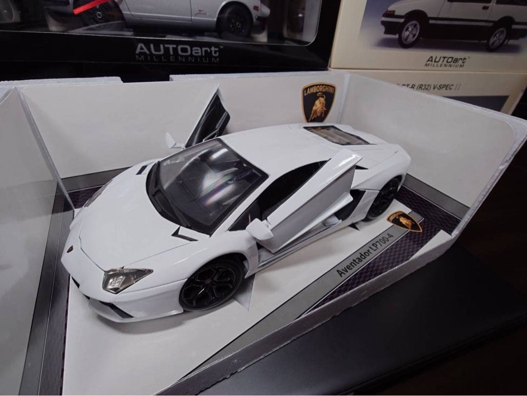 ブラーゴ　burago1/18ミニカー ランボルギーニ アヴェンタドール