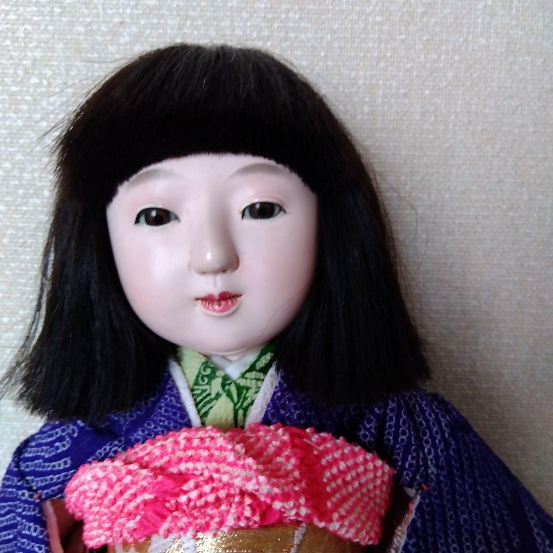 市松人形 微笑み 緑色の衣装