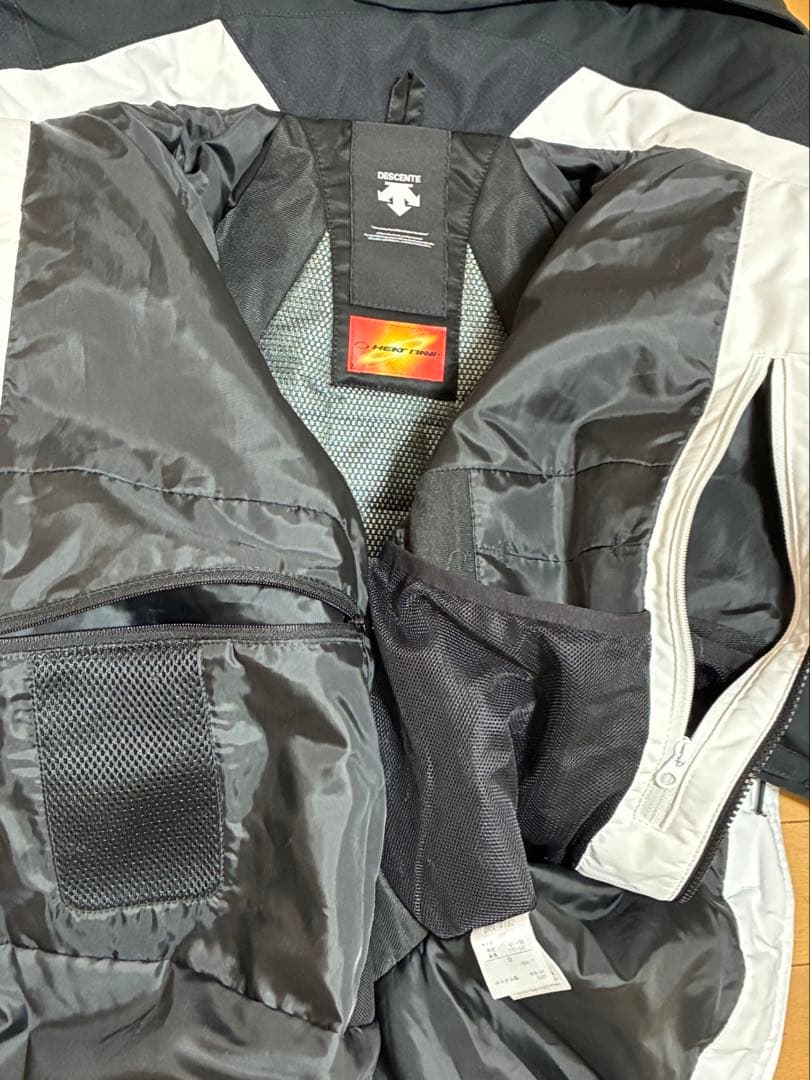 美品 デサントMove Sport スキーウェアジャケットのみ180cm