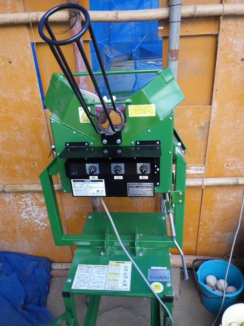 バッティングマシーン