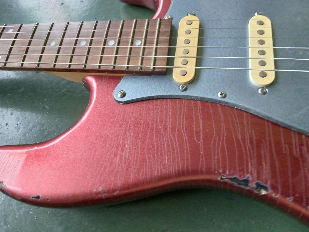 午前10時まで9,000円！ KGARAGE　ストラトタイプ　 レリ加工