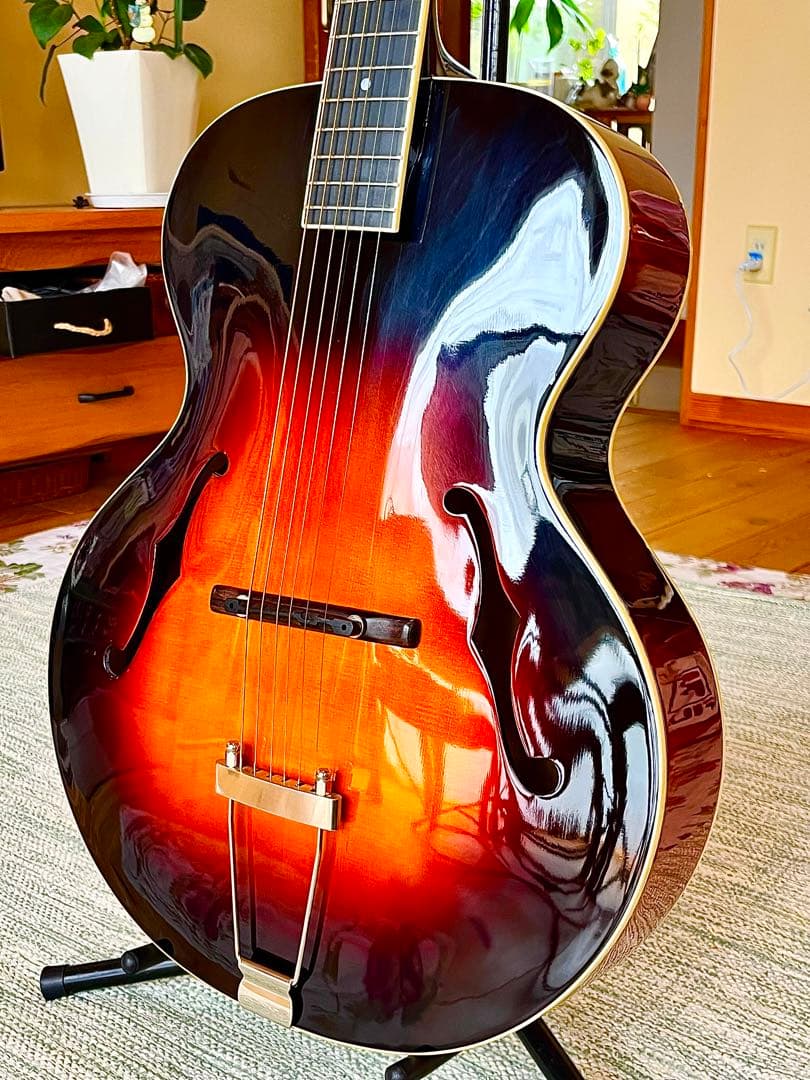 フルアコ Loar LH-700