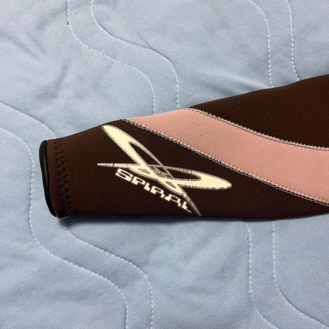 ブラウン・ピンク・ライトブルー 長袖ウェットスーツ