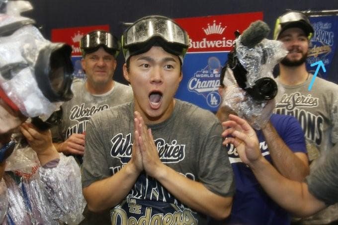 大谷翔平ドジャースWS2025優勝記念ロッカーROOM球団公認フラッグUS限定