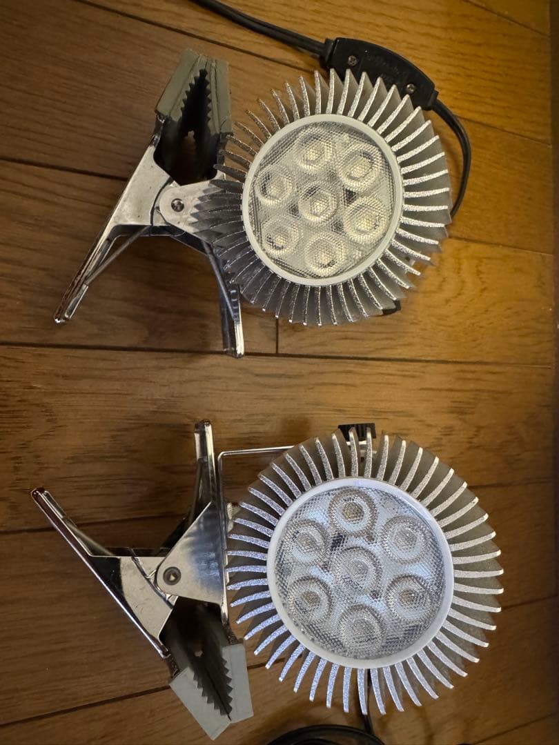 VitalWave 9W Cyan とViolet LEDライト E26