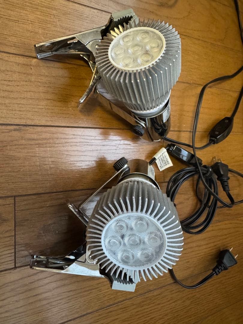 VitalWave 9W Cyan とViolet LEDライト E26