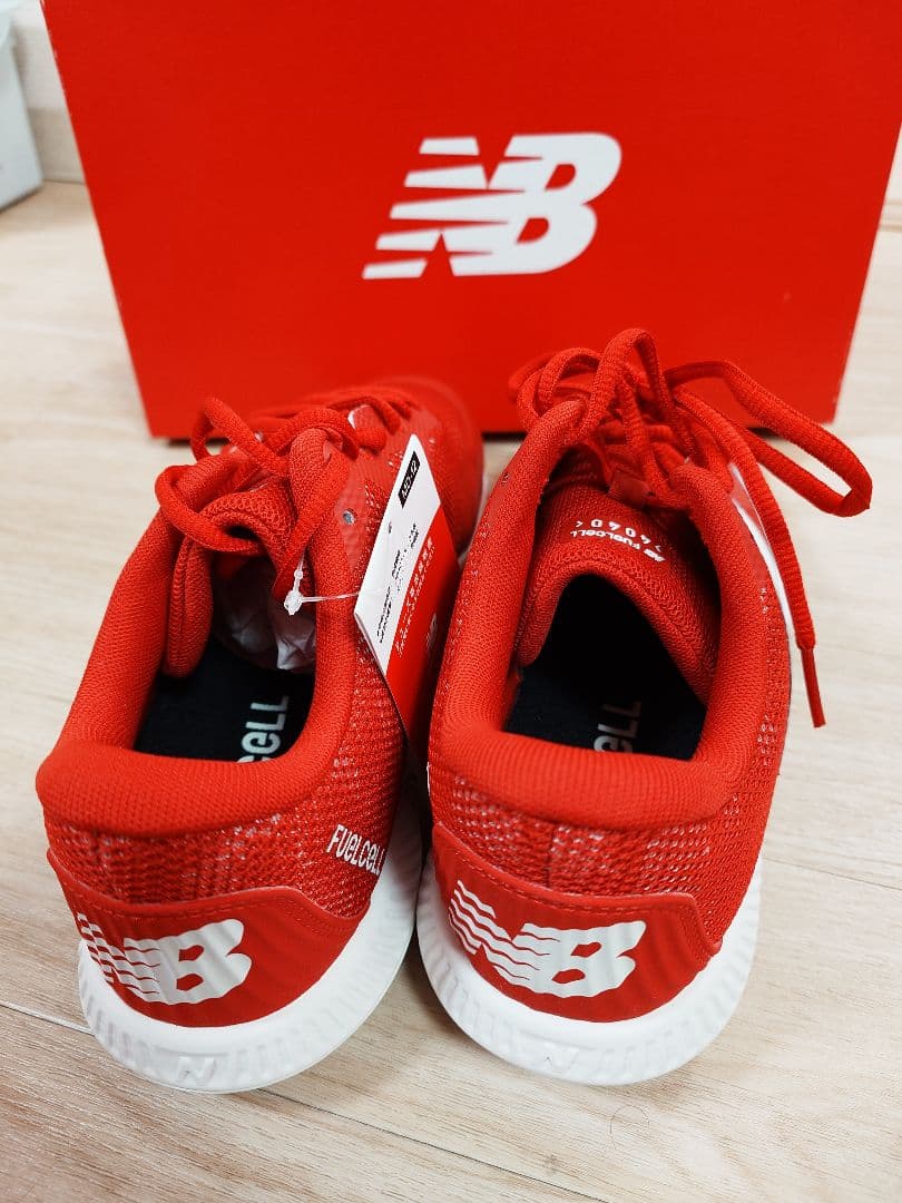 New Balance FURON レッドスニーカー　野球　トレーニングシューズ