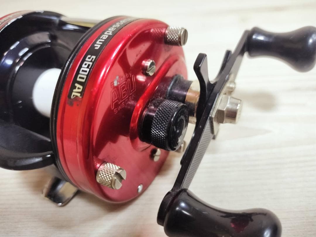 アブガルシタ　ABU アンバサダー5600AL　黒ベロ　ビンテージ　リール