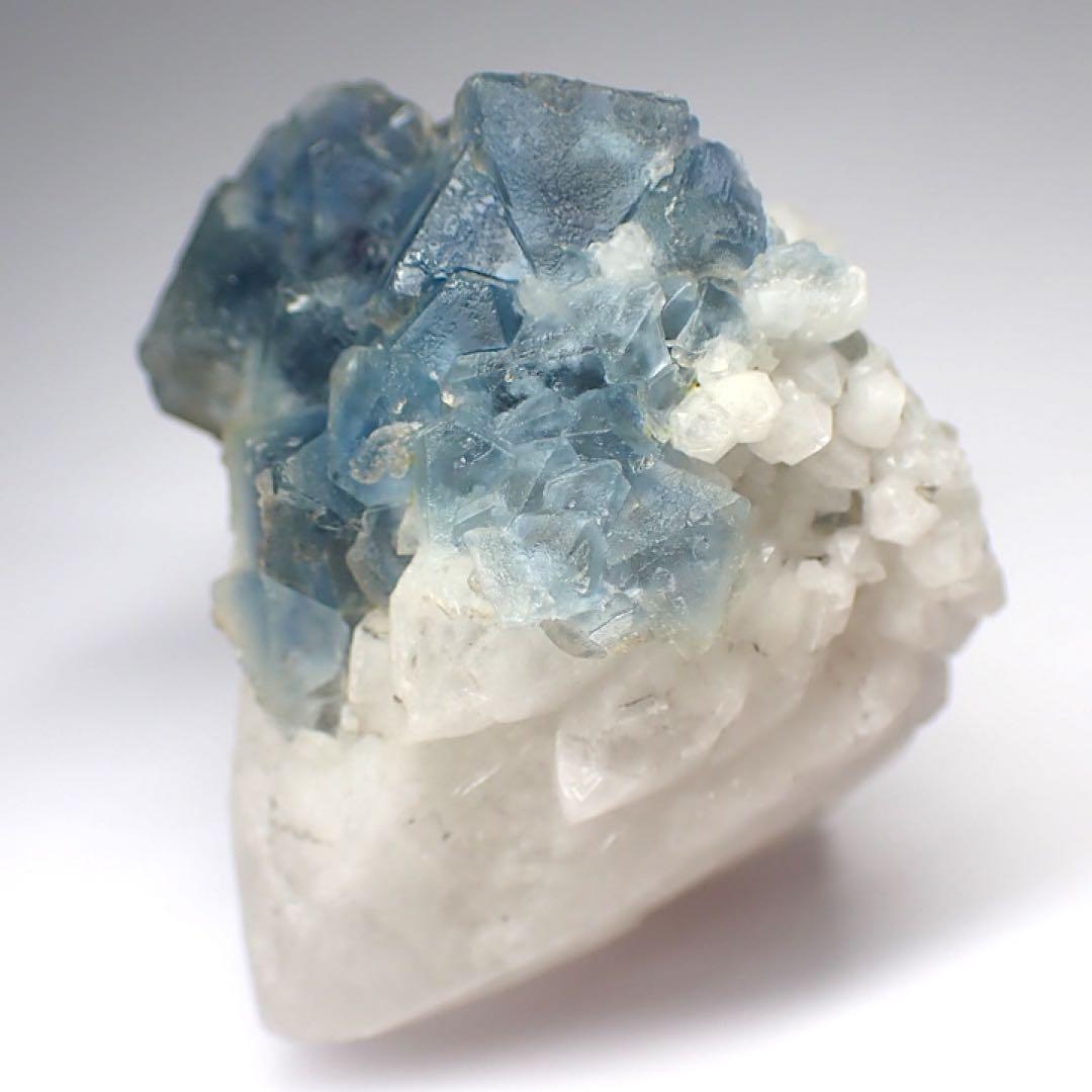 【中国/内モンゴル産】ブルーフローライトwithクォーツ