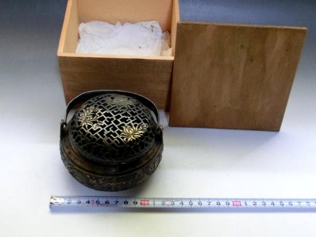 手炉■「大清年製」花唐草 古銅製 松竹梅 菊 手あぶり 手火鉢 香炉 時代物■