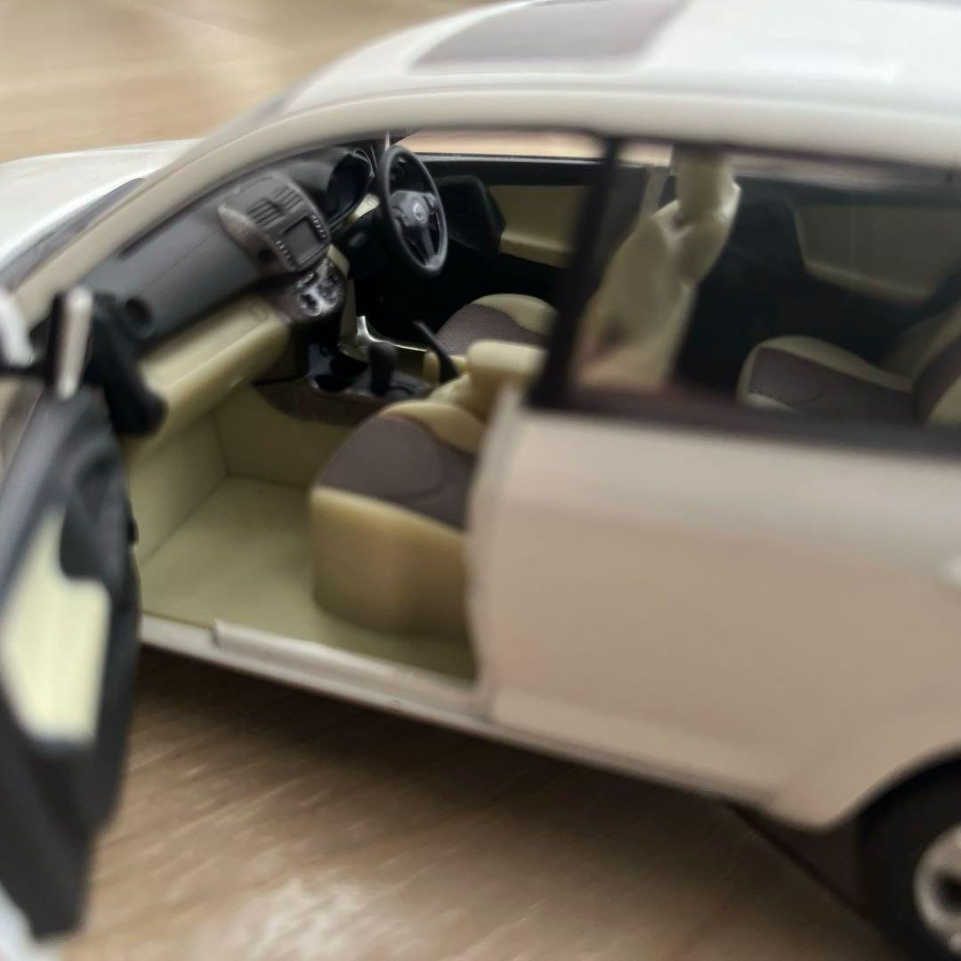 トヨタ ヴァンガード ホワイト ミニカー