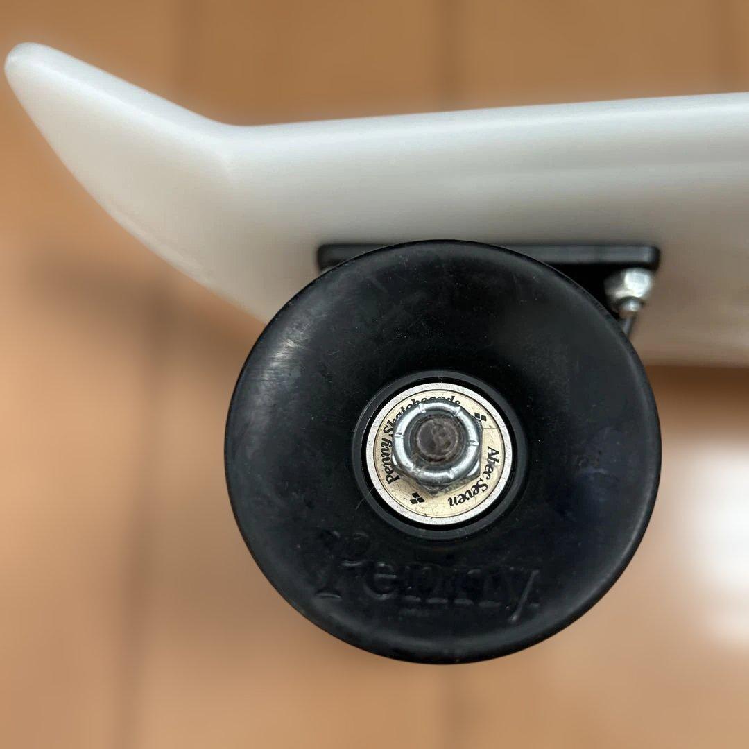 Penny ペニー　スケートボード 22インチ　ホワイト 蓄光 クルーザータイプ