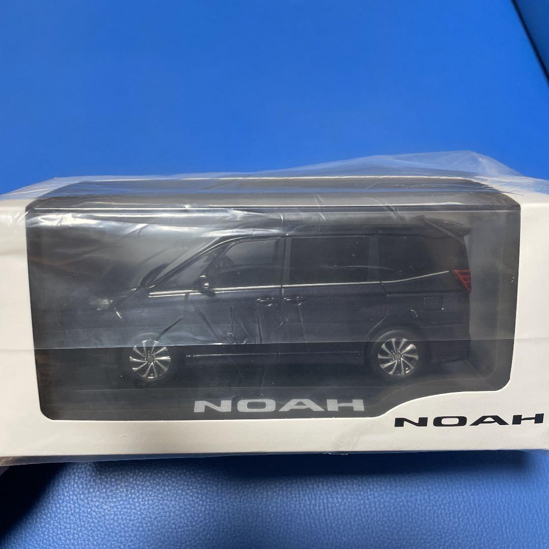 トヨタ NOAH 1/30スケールミニカー