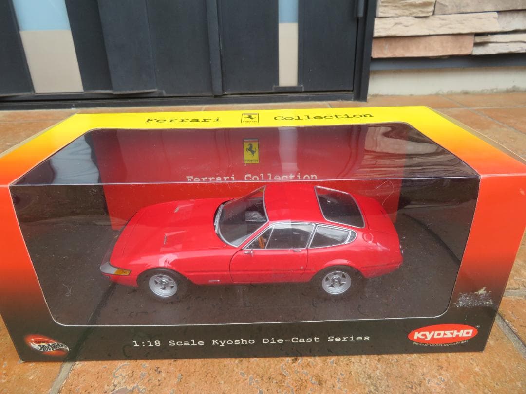 京商　1/18　フェラーリ365GTB4（デイトナ）