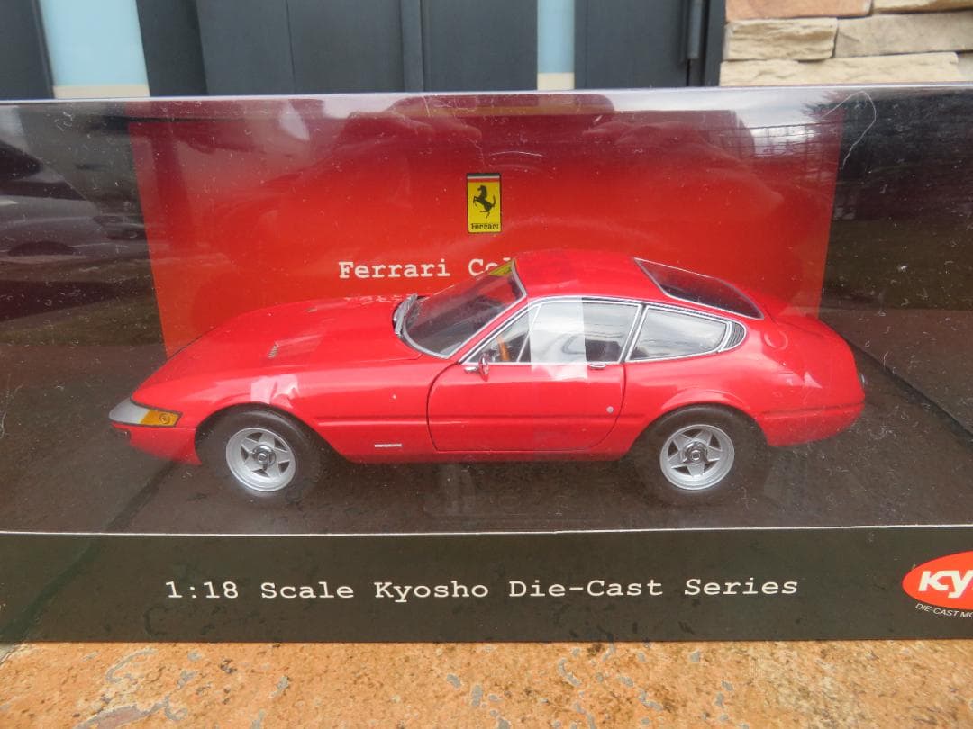 京商　1/18　フェラーリ365GTB4（デイトナ）